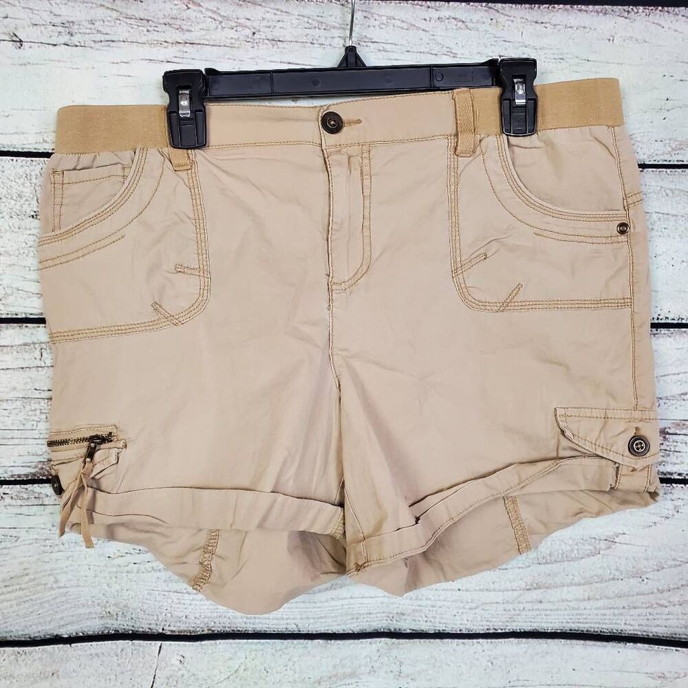 Maurices Women’s Tan Cargo Shorts Size 13/14 Stretch Cotton Utility Pockets